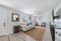 Cozy and charming getaway with deck, close to beach - B&B Crystal Beach