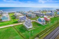 Picturesque beach house with plenty of room and amazing decks, close to beach - B&B Galveston
