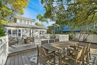 Cute bungalow with massive deck and fire pit, walk to Kemah Boardwalk - Ferienwohnung Kemah