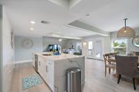 A-Frame beach house with private pool and minutes from the beach - Ferienwohnung Galveston