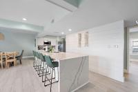 A-Frame beach house with private pool and minutes from the beach - Chambres d’hôtes Galveston