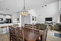 Spacious waterfront canal home with boat slip and large deck - B&B Galveston