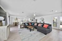 Classic beachfront home with panoramic ocean views and multiple decks - B&B Galveston