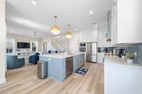 Stunning and grand beach house with ample space close to the beach - B&B Galveston