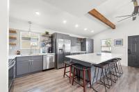 Modern Beach House With Luxury Bath Close to Ocean - Chambres d’hôtes Galveston