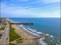 Beach Cottage Close to the Beach with Fire Pit - B&B Galveston