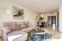 Estepona Golf 2BR Apartment - Private Terrace, Beautiful Views, Near Beach - Ferienwohnung Estepona