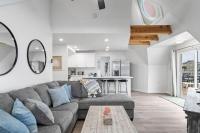 Unique home with massive deck and close to beach - Ferienwohnung Galveston