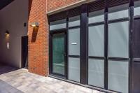 Modern 3-Bedroom Townhouse with Parking - B&B Toronto