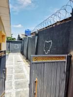 Rare Luxury 2bed guest house with private garden close to airport - B&B Magodo II