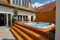 NAMASTÉ Homes - Luxus-Apartment mit Whirlpool & Garage - B&B Bad Windsheim