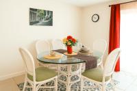 Spacious Studio with Pool access & bathroom kitchen in West Palm Beach - Chambres d’hôtes West Palm Beach