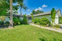 Bike to Dtwn: Home w/ Hot Tub & BBQ in Cape Coral - Chambres d'hôtes Cape Coral