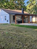 Rustic-Chic 2bdr Pet Friendly Log Cabin, Steps to Lake Huron - B&B Au Gres