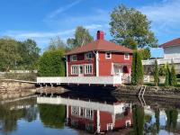 Lovely Waterfront Cottage near Karlshamn - B&B Asarum