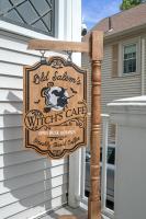 The Witch City Hideout - Salem 3 Bedroom with Gameroom, Balcony & Free Parking - B&B Salem