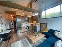 Blue Owl - Tree House Views! Couples Getaway! - B&B Idaho Springs