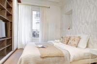 Arc de Triomphe & Théâtre Marigny - Paris Vacation Rentals - B&B Paris