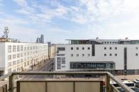 Three Bedroom Apartment in Gdynia Center with Desk by Noclegi Renters - Bed and Breakfast Gdynia