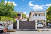 Beach Pad w Patio, walk to everything! GEN AC - 20 Down - Bed and Breakfast San Juan