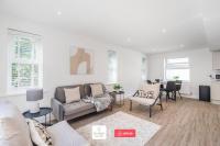 Beachside Retreat l Sun Terrace l Hot Tub l Free Parking l Seaside Escapes Short Lets & Serviced Accommodation - Chambres d'hôtes Bournemouth