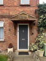 Cosy 2 Bed Maisonette near Heathrow & Windsor - B&B Staines-upon-Thames