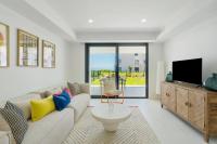 Infinity Pool, Sea View and Private Terrace - B&B Estepona