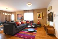 Cosy Haven Apartment - Your Home Away from Home - B&B Stróvolos