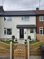 Modern 3 bed Home Minutes from Manchester Airport - B&B Handforth
