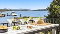 Pandanus - Spacious Waterfront Escape with Private Pontoon & Pool - Holiday Yamba - Ferienwohnung Yamba