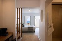 Deluxe Cliffside Suite with Private Infinity Pool & Heated Outdoor Jetted Tub - Caldera View