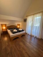 Two-Bedroom Apartment with Mountain View