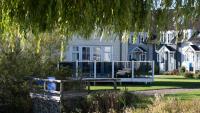 Venture Lakeside Lodge - Bed and Breakfast South Cerney
