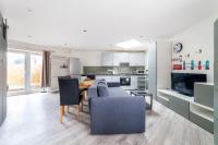 Comfortable 2BR House with Garden and Parking - Chambres d’hôtes Londres