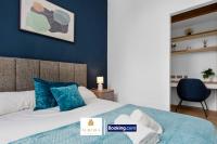 Stylish 2BDR Apartment With Cinema, Gym and Free Parking By Aurora WorkNest Short Lets & Serviced Accommodation London - Ferienwohnung Cowbridge