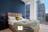 Stylish 2BDR Apartment With Cinema, Gym and Free Parking By Aurora WorkNest Short Lets & Serviced Accommodation London - B&B Cowbridge