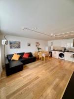 Modern Apartment overlooking Andover High Street - B&B Andover