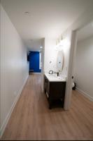 Habitación con cama grande