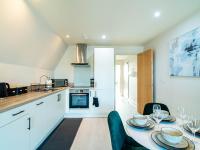 Exquisite Urban Escape Near Victoria Gate Sleeps 4 Fast Wi-Fi - B&B Leeds