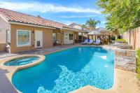 Boho 4BR Retreat with Heated Pool, Spa and Tiki Bar - Ferienwohnung Gilbert