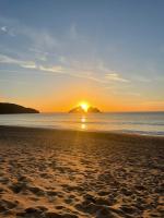 Entire Apartment in Pretty Coastal Village - Ferienwohnung Cubert