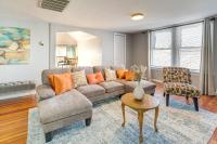 Walk to Coventry Village: Charming Top-Floor Unit! - Ferienwohnung Cleveland Heights