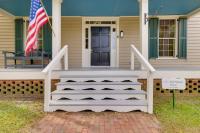 Walk to Downtown Historic Home in Edentons Heart - Chambres d’hôtes Edenton