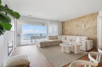 Okeanos Moana Private luxury seafront oasis with pool - B&B Moonie