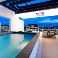 Poolside at 28 Luxe Newstead Apartment Work-Relax-Play - B&B Brisbane