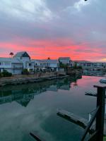 Spinnaker Quays Waterfront Villa - B&B Knysna