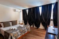 Deluxe One-Bedroom Apartment