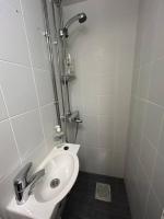 --2ndhomes Comfy Studio with Balcony in Kallio-- - Chambres d'hôtes Helsinki