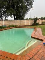 Ruros Guest House - Ferienwohnung Kempton Park