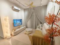 Aliff Height Tampoi 2BR Warm Japanese Pool View 5pax I PetFriendly I Netflix 2Carpark - B&B Johor Bahru